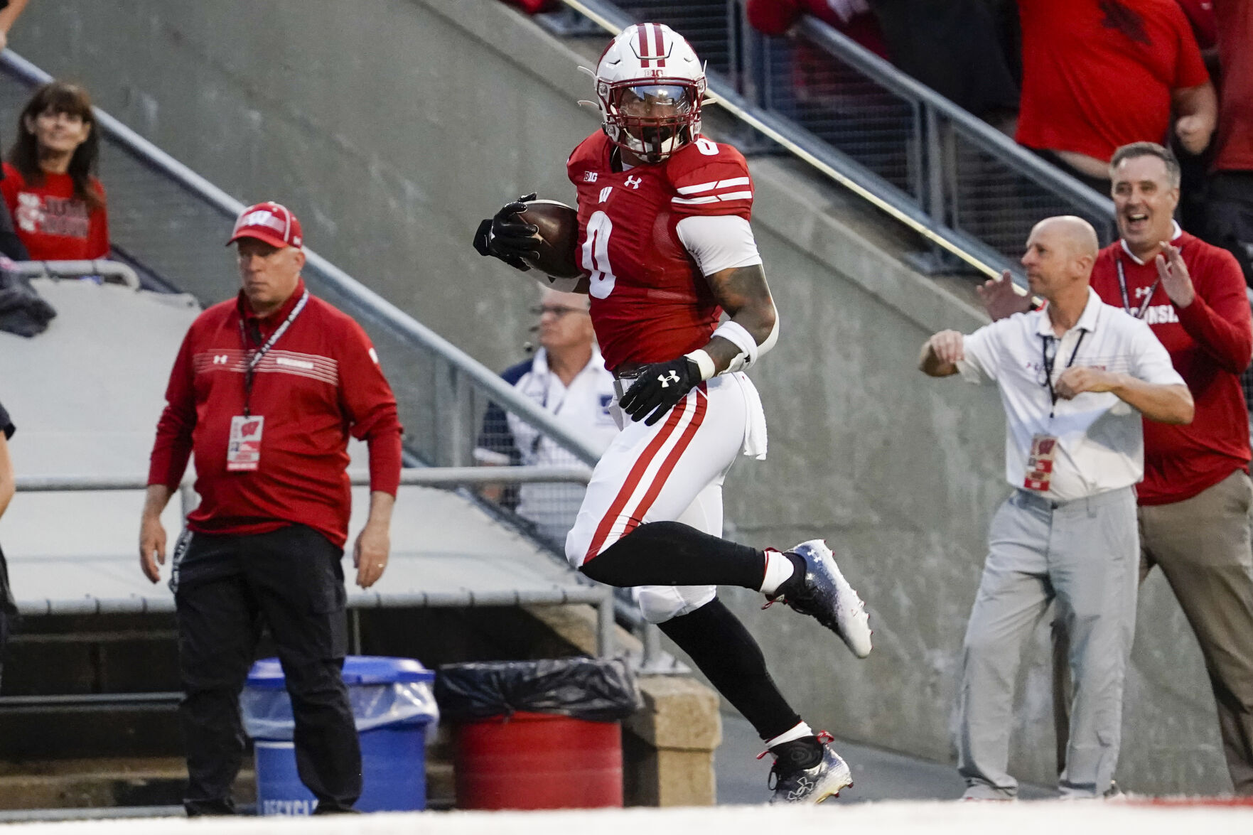 Illinois Saint Wisconsin football